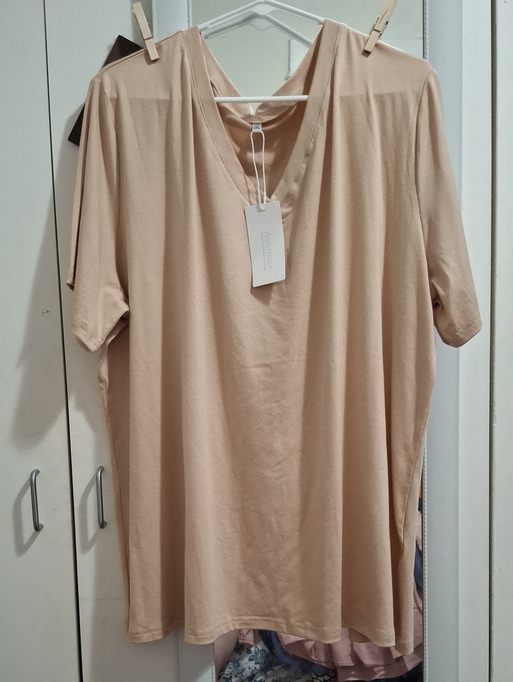 Women's V-Neck Short Sleeve Tee in Nude